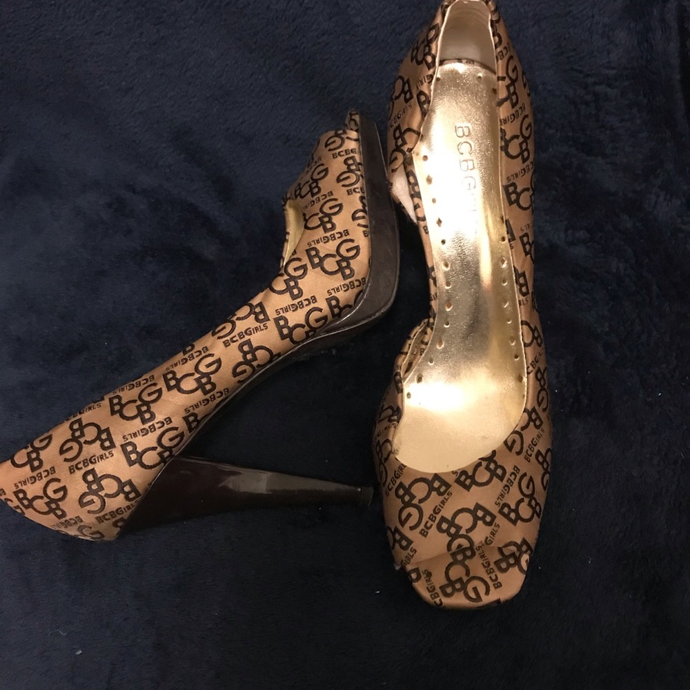 Tan BCBG Signature Heel Size 7